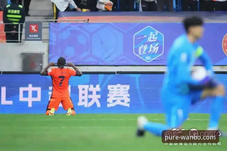 中超联赛最新战报：青岛海牛主场3-1力克上海海港，13年等待终迎胜利